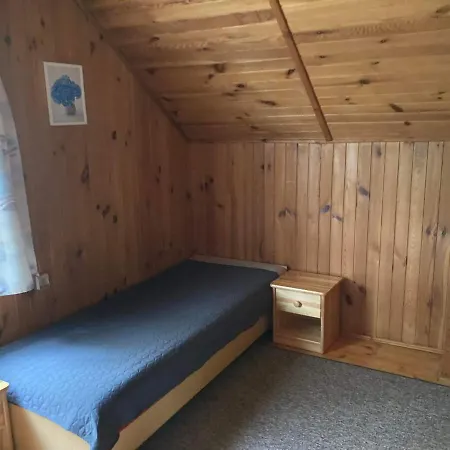 Dom Pod Sosnami Feriehus